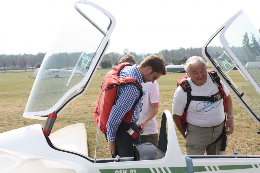 Kreisfeuerwehrausscheid und Fliegerfest in Oschatz