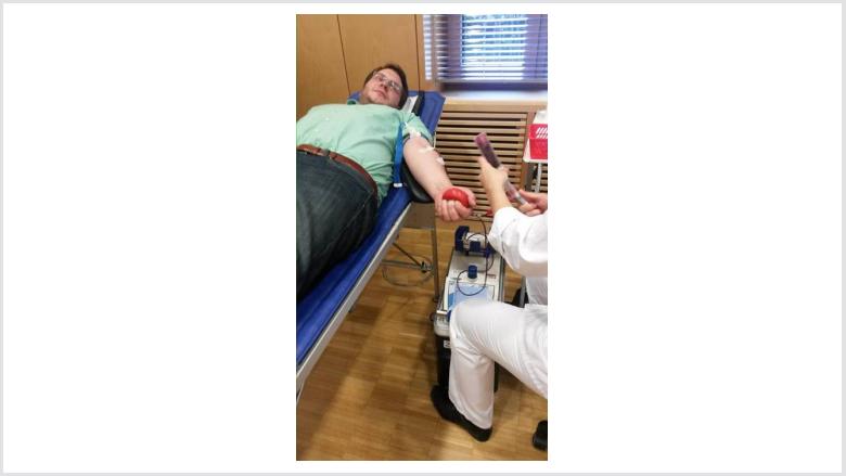 Und schon wird das Blut gespendet