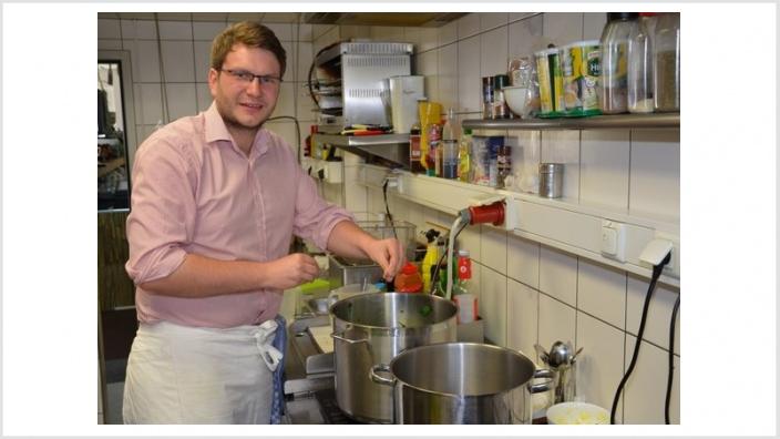 Bundestagsabgeordneter lässt sich in den Topf schauen